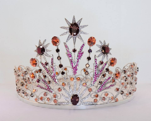 Journey to El Ciudad de Corona, Pageant Land - Part 1 : The Reigning Crowns