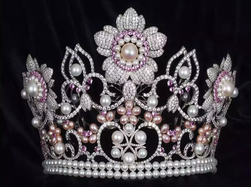 Journey to El Ciudad de Corona, Pageant Land - Part 1 : The Reigning Crowns