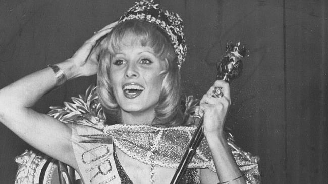 Journey to El Ciudad de Corona, Pageant Land - Part 1 : The Reigning Crowns