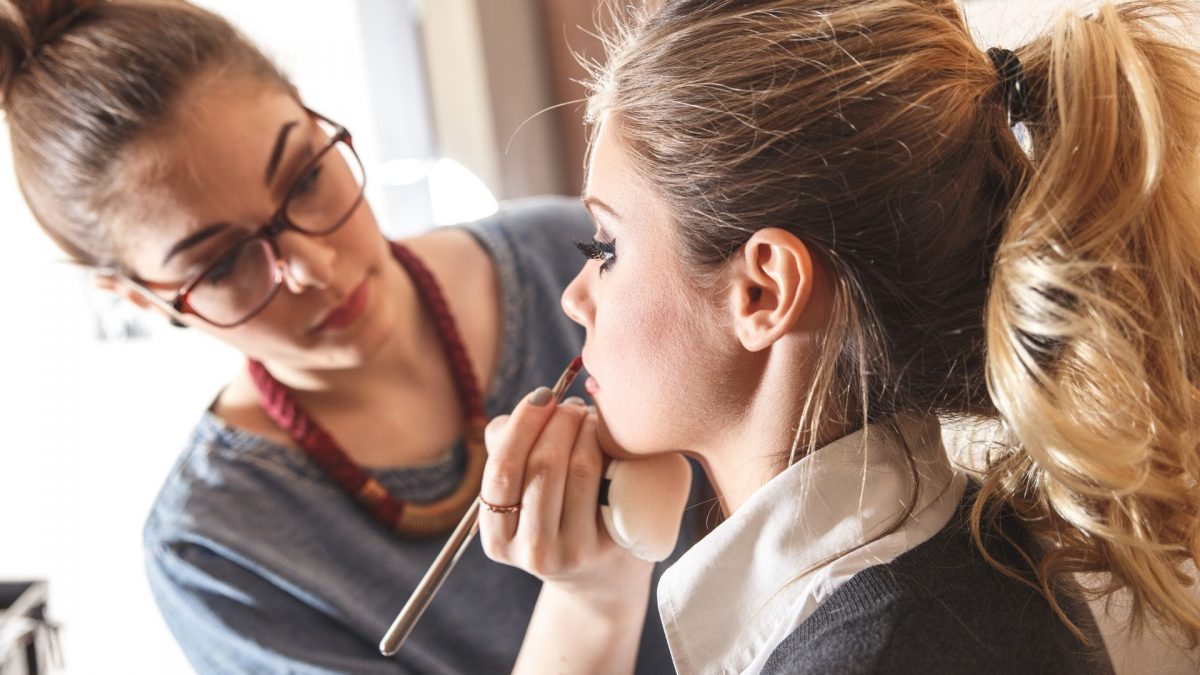 Makeup tutorial for beginners